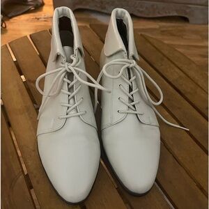 Vintage shoes by Euro Club in Cream Leather, NWOB. Size 9. Brand new condition